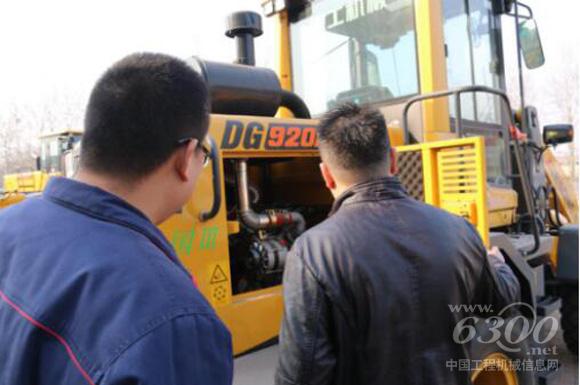 马来西亚客户到访<a href=//product.d1cm.com/brand/degong/ target=_blank>德工</a>机械参观考察