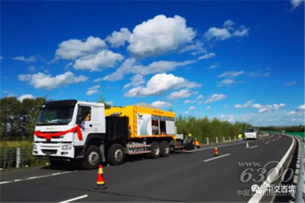 中交西筑NS9同步纤维磨耗层封层车